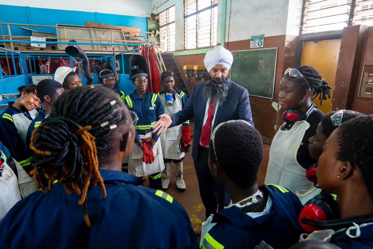 L'Honorable Sarai a rencontré des femmes 👩🏾‍🏭 au 🇬🇭 qui ont reçu un soutien dans le cadre du projet #INVEST du Canada ! Des partenariats comme celui-ci entre 🇨🇦 et 🇬🇭 dans le domaine de l'#TVET et des métiers spécialisés changent la narratif. 👩🏾‍🏭👩🏾‍🏭👩🏾‍🏭#INVESTinHer #WUSC