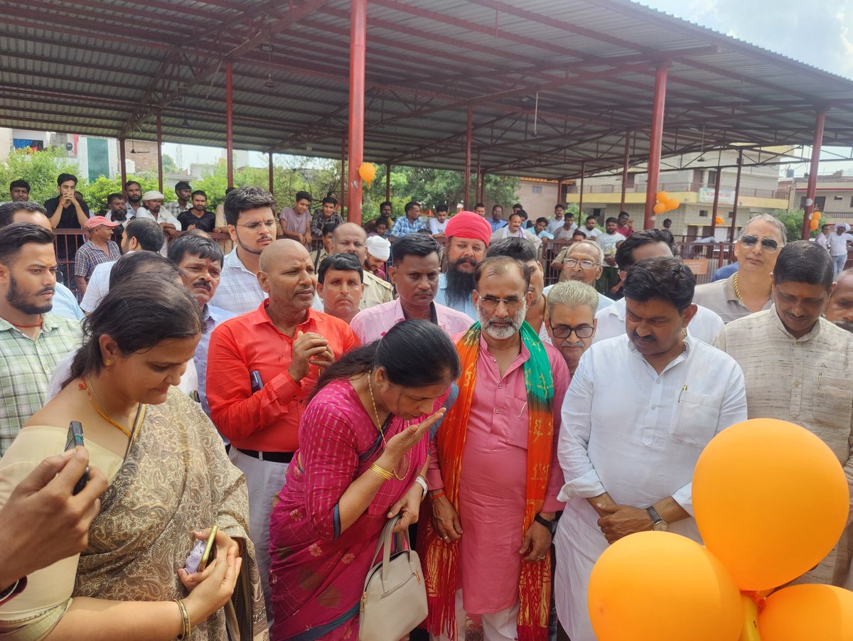 GangwarTP's tweet photo. आज गोला गोकर्णनाथ जनपद लखीमपुर खीरी में पूर्व केन्द्रीय गृह राज्य मंत्री मा. अजय मिश्र " टैनी जी " के साथ शहर के विभिन्न कार्यक्रमों में रहने का सुअवसर प्राप्त हुआ ।। https://t.co/PirKR8SnkQ