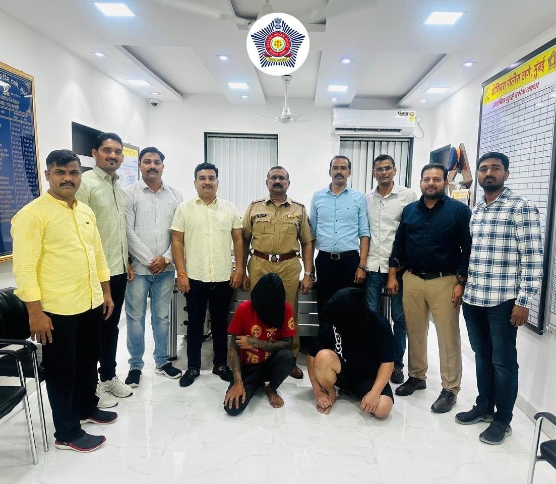 मुंबई पोलीस - Mumbai Police (@mumbaipolice) on Twitter photo ₹ २१.५५ कोटी किमतीच्या २१.५ किलो हायड्रो गांजाची तस्करी करणाऱ्या परदेशी नागरिकांना अटक!
गुप्त माहितीच्या आधारे <a href="/OshiwaraPS/">ओशिवरा पोलीस ठाणे - Oshiwara PS Mumbai</a> च्या गुन्हे प्रकटीकरण पथकाने जोगेश्वरी (प.) येथे कारवाई करत दोन परदेशी नागरिकांना अटक केली आहे.
या कारवाईत त्यांच्याकडून ₹२१.५५ कोटी किमतीचा, २१ किलो ₹ २१.५५ कोटी किमतीच्या २१.५ किलो हायड्रो गांजाची तस्करी करणाऱ्या परदेशी नागरिकांना अटक!
गुप्त माहितीच्या आधारे <a href="/OshiwaraPS/">ओशिवरा पोलीस ठाणे - Oshiwara PS Mumbai</a> च्या गुन्हे प्रकटीकरण पथकाने जोगेश्वरी (प.) येथे कारवाई करत दोन परदेशी नागरिकांना अटक केली आहे.
या कारवाईत त्यांच्याकडून ₹२१.५५ कोटी किमतीचा, २१ किलो