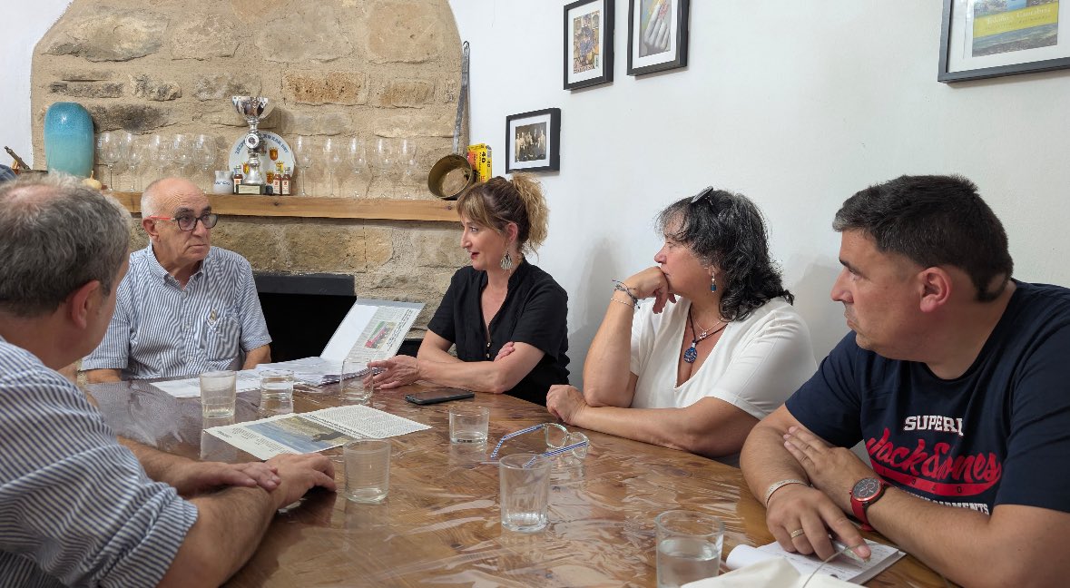 Hoy, en Lapuebla de Labarca me he reunido con representantes de la plataforma Sierra de Cantabria para analizar el camino recorrido hasta aquí en las diferentes instituciones con el motivo de seguir avanzando en el topónimo #SierraDeCantabria 
#AlavaNuestraPrioridad