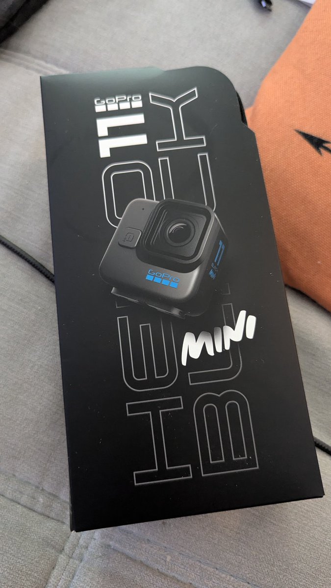 Na hat irgendwer meiner follower Interesse? 

Neu, OVP, versiegelt, aus Umtausch (Versicherungsleistung). 

FP 240€, inkl Fernbedienung dann 260€