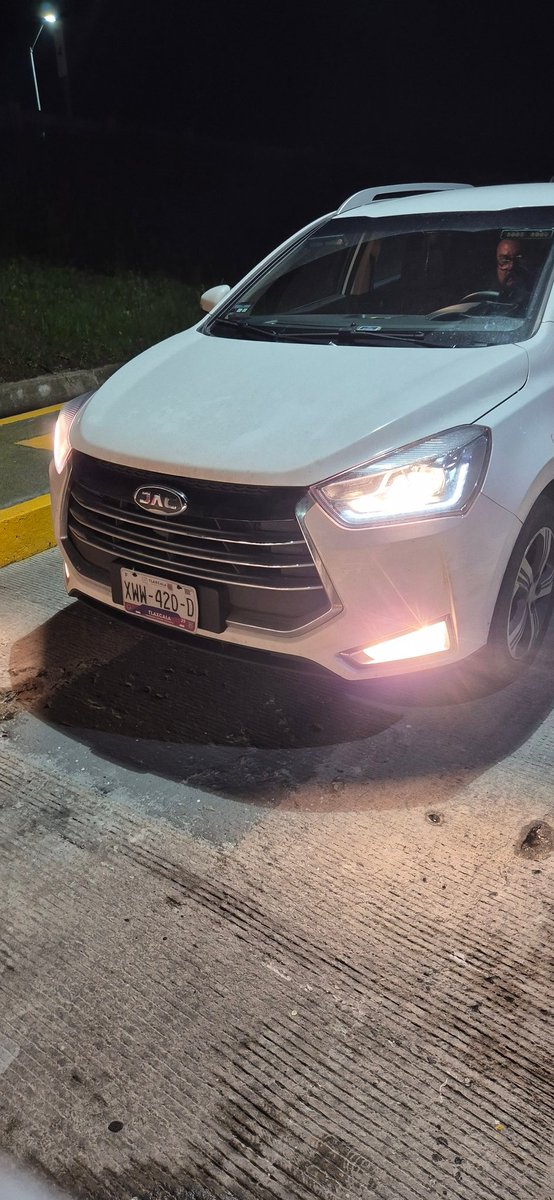 cuartodemillamx's tweet image. Buenos dias admin.

Solo exponer mi caso para que tu audiencia tenga cuidado.

El dia de ayer iba circulando sobre el #arco #norte a la altura de #calpulalpan en dirección a #puebla y a la altura del km 171 colocaron una #piedra en el #carril de #alta no pude esquivarlo y pase…