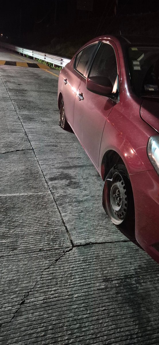 cuartodemillamx's tweet image. Buenos dias admin.

Solo exponer mi caso para que tu audiencia tenga cuidado.

El dia de ayer iba circulando sobre el #arco #norte a la altura de #calpulalpan en dirección a #puebla y a la altura del km 171 colocaron una #piedra en el #carril de #alta no pude esquivarlo y pase…