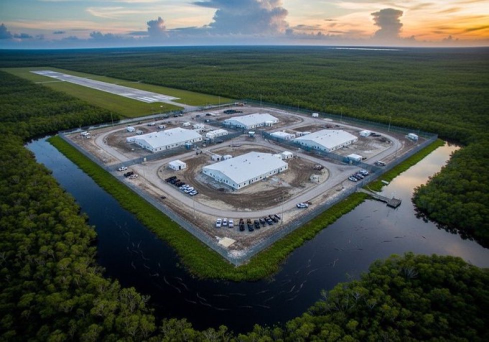 ZeroLeftt's tweet image. This is Alligator Alcatraz.

Thoughts?