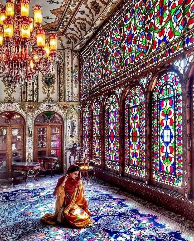 Mollabashi House is a historical residence registered as national heritage, it is located in the center of #Isfahan, on Hasht Behesht street. #Iran