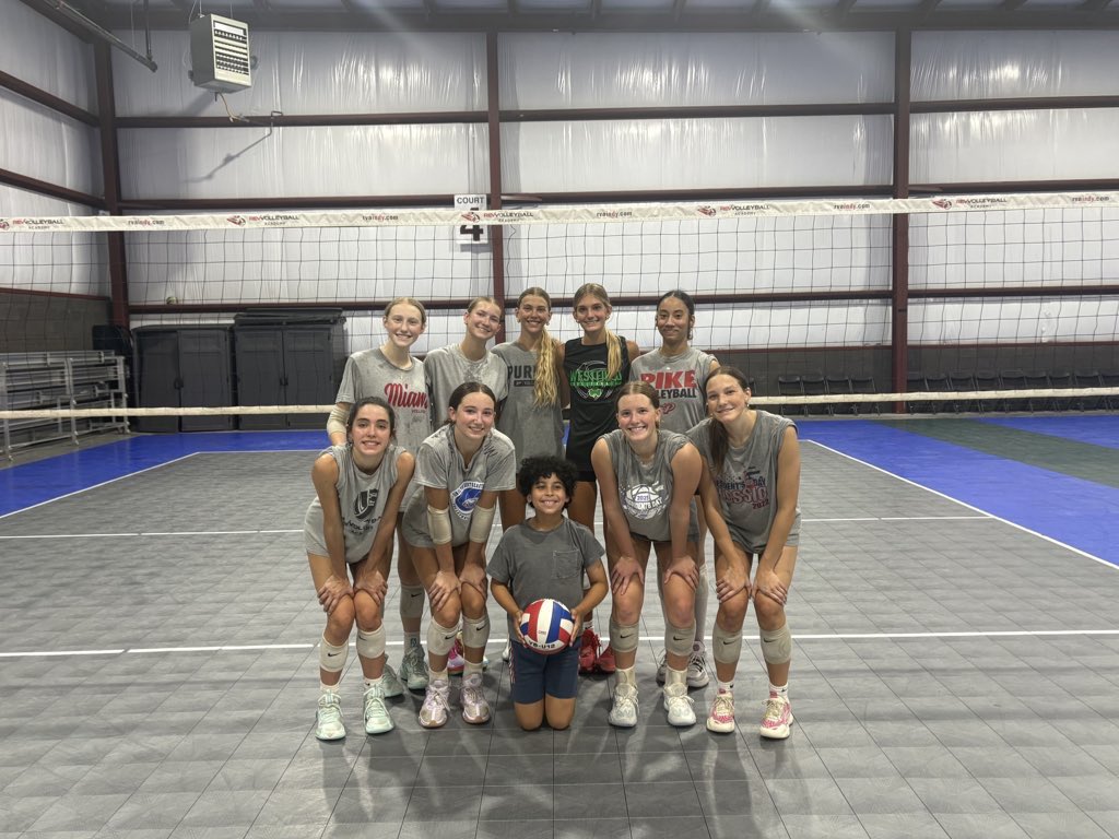 Last practice of the season!😢 I loved getting to practice with such an amazing group of girls! I’m going to miss everyone especially the 17s! Dallas here we come!❤️🏐 <a href="/rev_vb/">Rev Volleyball Academy</a>