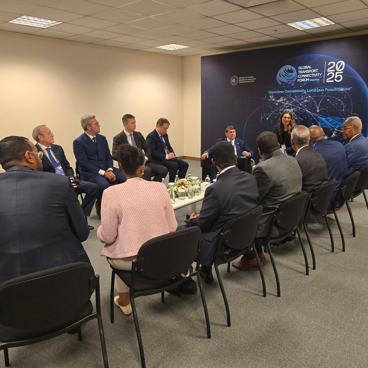 dpfza's tweet image. In a  bilateral meeting, the Chairman, accompanied by H.E. Hassan Houmed Ibrahim, Djibouti’s Minister of Infrastructure and Equipment, and H.E. Aden Houssein Abdillahi, Djibouti’s Ambassador to Türkiye, met with Mr. Igor Levitin, Advisor to the President of the Russian Federation…