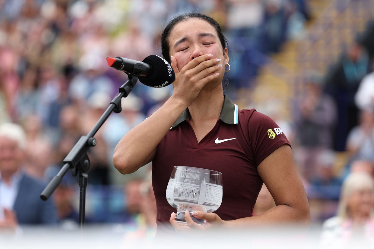 UMIIYAK KAMI KASAMA MO, ALEX! 😭🇵🇭

Filipina tennis ace Alexandra Eala sheds tears during the presentation ceremony after her hard-fought loss to Australia’s Maya Joint in the women’s singles final of the Lexus Eastbourne International in southern England on June 28, 2025.

Joint