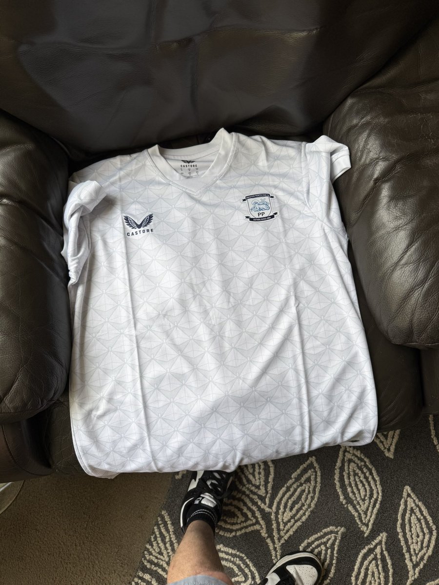 joshparker94's tweet photo. I feel like something is missing 🤔 🤦🏻‍♂️ #pnefc https://t.co/HNv3f2eoh7