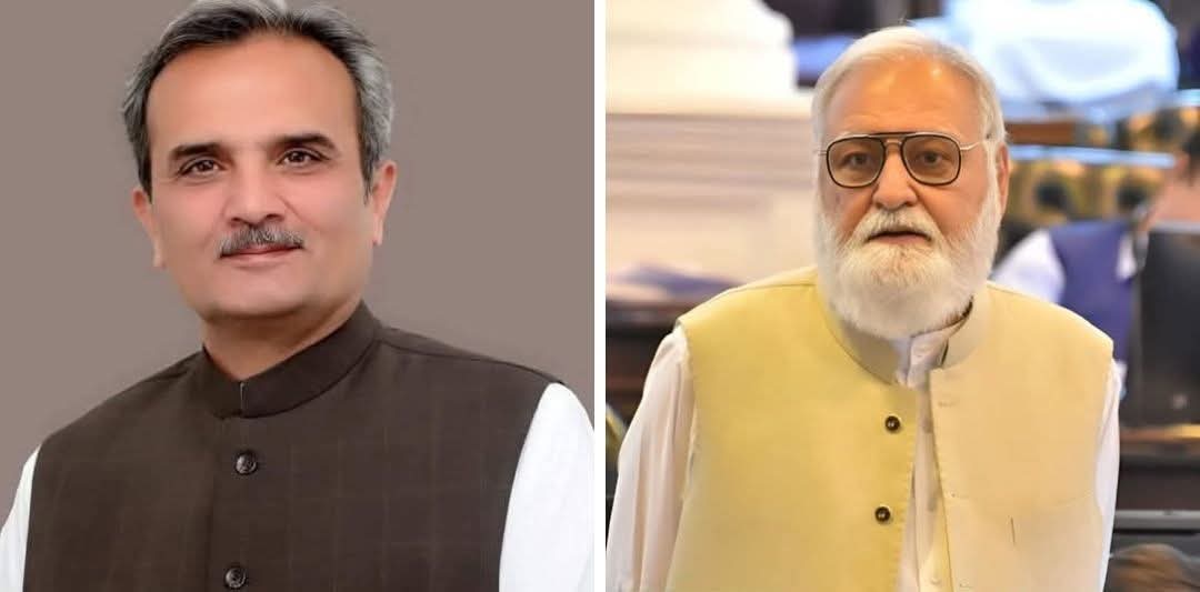 2002 سے لے کر 2013 تک اکرم خان درانی اور امیر حیدر خان   یہ دونوں پختون خواہ کے  وزیر اعلی تھے پختون خواہ میں  انکے دس سالہ حکومت کے  دوران کتنی یونیورسٹیاں، ہسپتال ، کالجز  روڈز جیسے ترقیاتی کام ہوئے؟ اور 2013سے لیکر 2025 تک پی ٹی ائی کے تینوں وزیر اعلی کے دور میں کتنے کام ہوئے؟