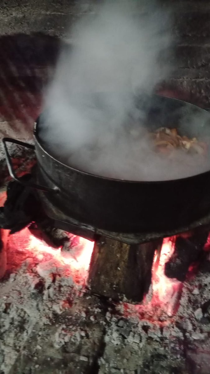 marceldequilmes's tweet photo. @chau3000 Si, con fuego y comida 🤣🤣 https://t.co/4xYkg56jJz
