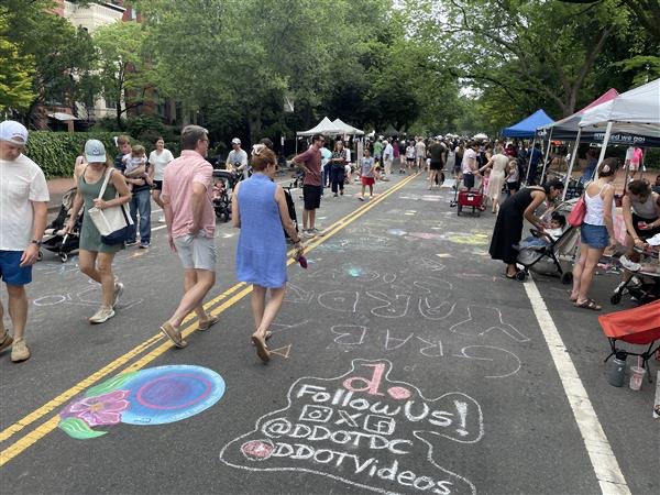 DDOTDC's tweet photo. No cars, just community! From pedals to pop-ups, it’s a whole vibe on Capitol Hill’s streets today. #OpenStreetsDC is happening until 3 PM—tag us in your pics to be featured!
#DDOTDC https://t.co/FxLCTsXSI3