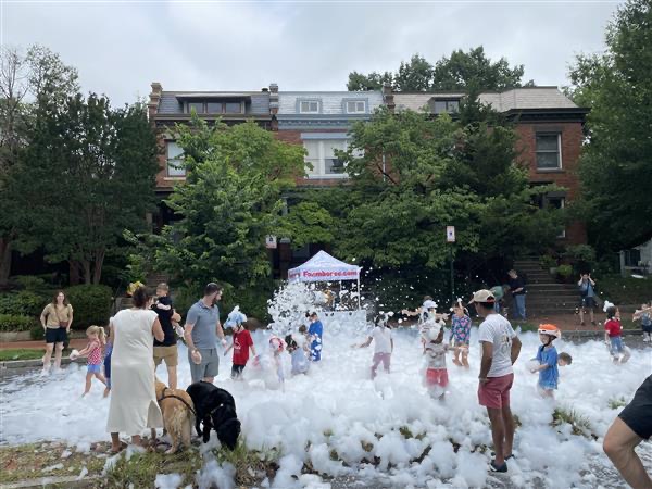DDOTDC's tweet photo. No cars, just community! From pedals to pop-ups, it’s a whole vibe on Capitol Hill’s streets today. #OpenStreetsDC is happening until 3 PM—tag us in your pics to be featured!
#DDOTDC https://t.co/FxLCTsXSI3