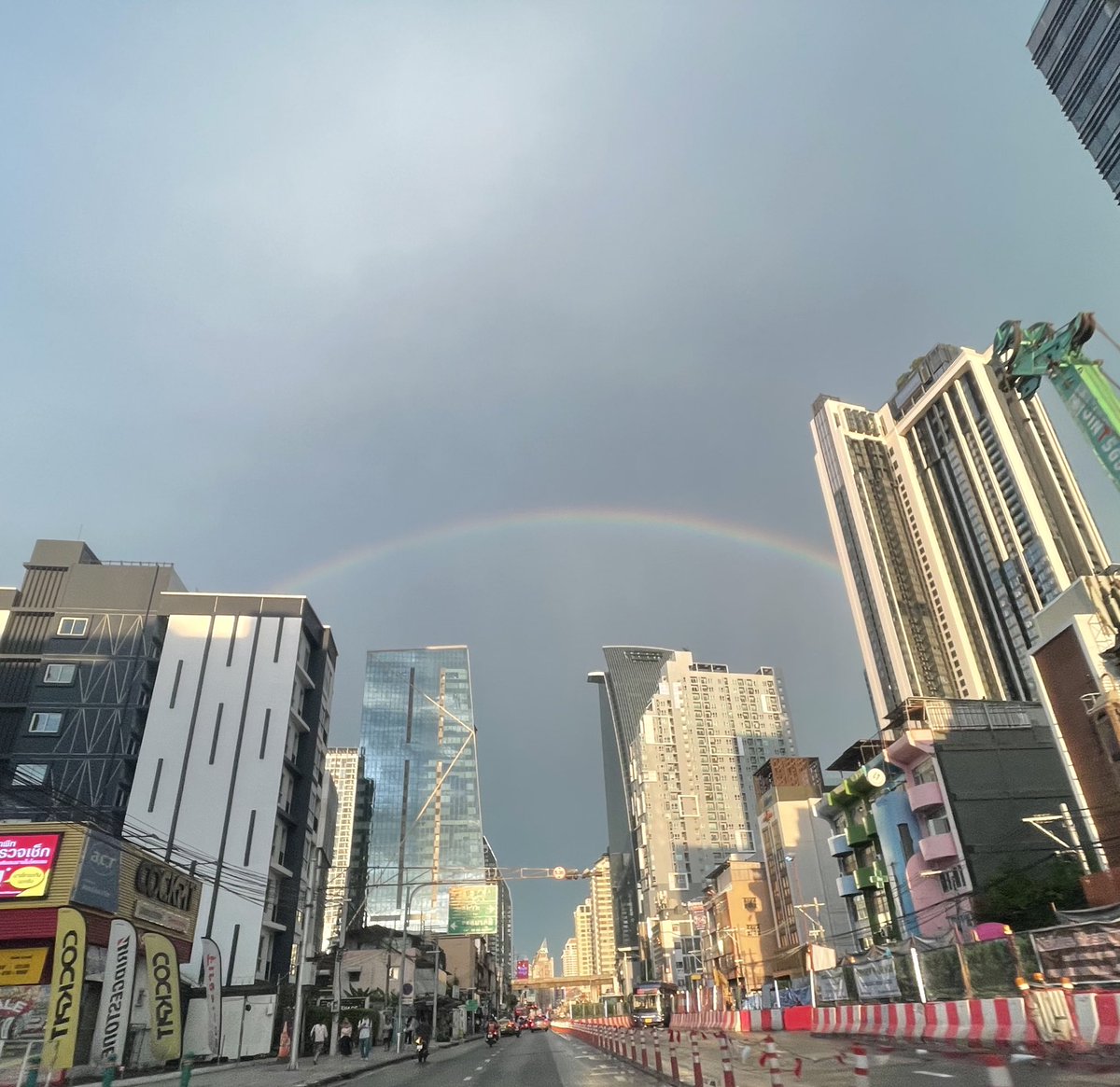 Byonething's tweet image. Rainbow 🌈 in BKK 🌇