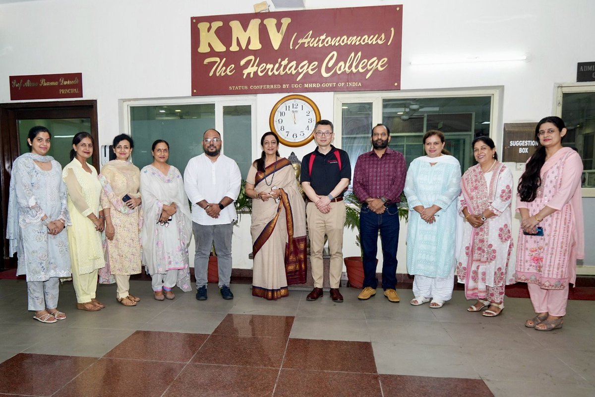 Kmvjal's tweet photo. KMV hosts Prof. Hao Lin, Director, International Programs, Rutgers University, USA for forging path for Global Academic Partnership #TopRankings #starcollege #Bestprogressiveeducation #upgradedsyllabi #Heritagecollege  #InternationalCollaborations #BestCollege @EduMinOfIndia https://t.co/qyKGqMgitM