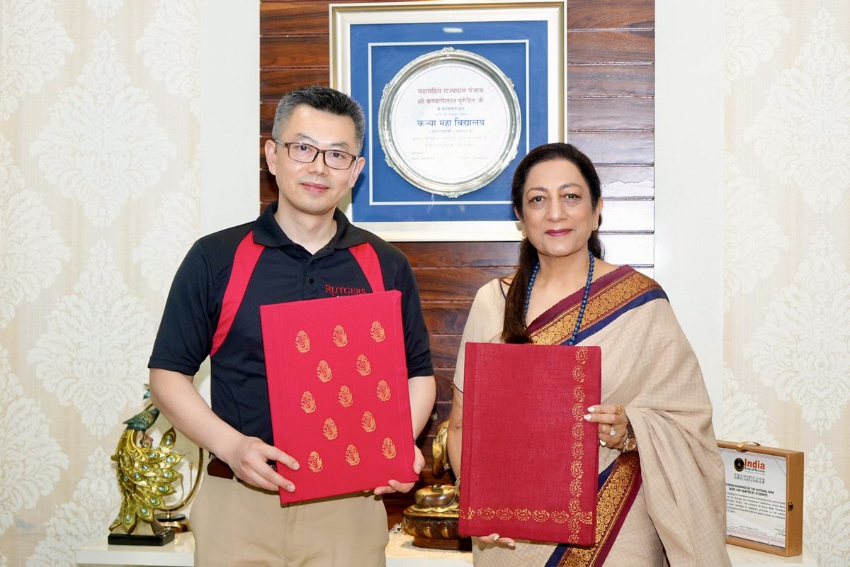 Kmvjal's tweet photo. KMV hosts Prof. Hao Lin, Director, International Programs, Rutgers University, USA for forging path for Global Academic Partnership #TopRankings #starcollege #Bestprogressiveeducation #upgradedsyllabi #Heritagecollege  #InternationalCollaborations #BestCollege @EduMinOfIndia https://t.co/qyKGqMgitM