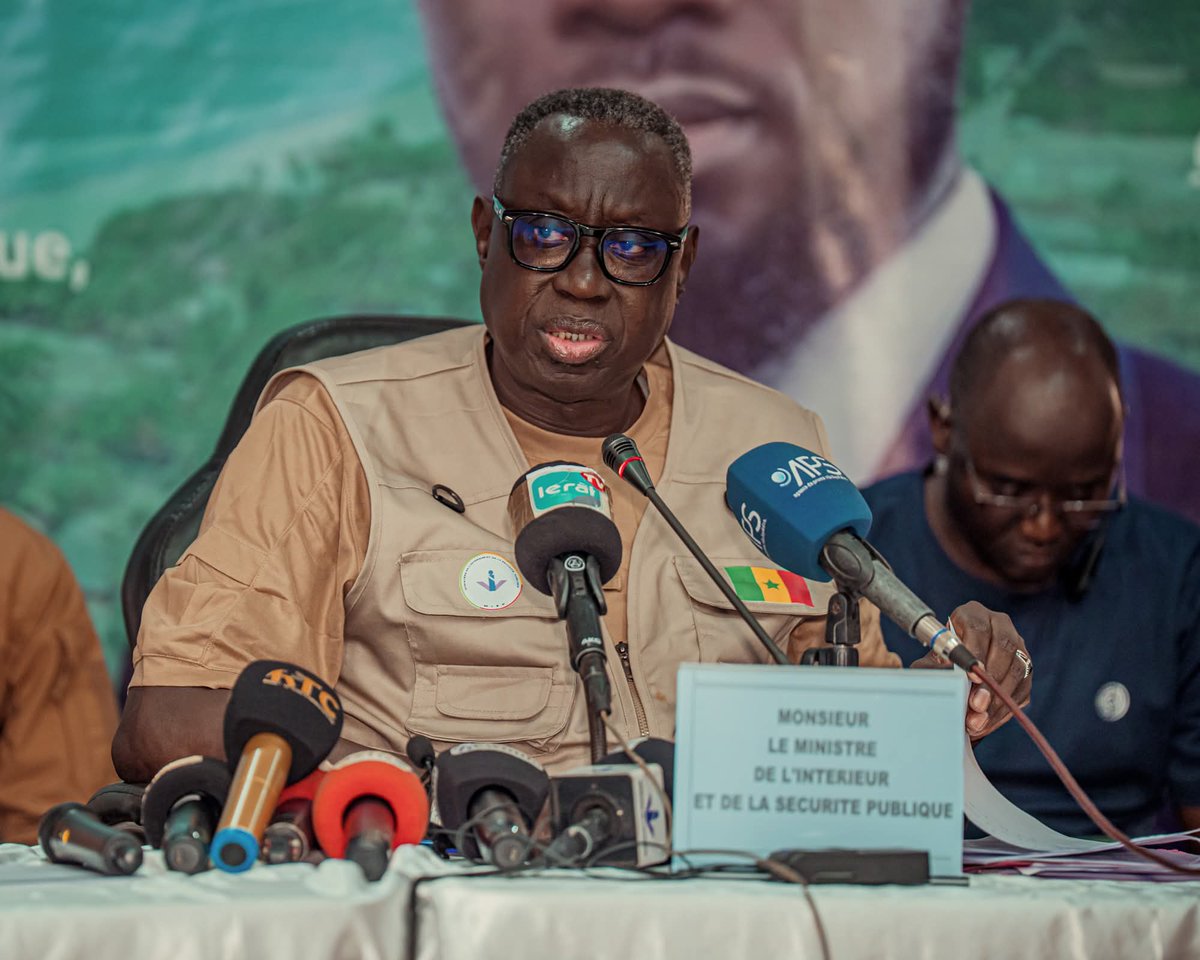 À Ziguinchor, j’ai présidé une réunion sur le Plan Diomaye pour la Casamance : 54 milliards CFA pour la paix, la sécurité, le retour des déplacés et la prévention des inondations.
Notre engagement reste total.

#PlanDiomaye #Casamance #MISP #Sénégal