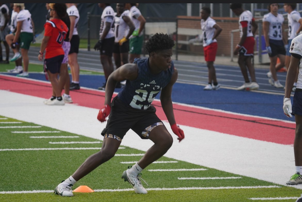 DSutherland8_'s tweet photo. Had a great time at the @CatawbaFootball Elite Prospect Camp went 3-1 in 1on1s, testing went great excited for more opportunities like this. @CoachVellucci https://t.co/dqqN7lfqAC