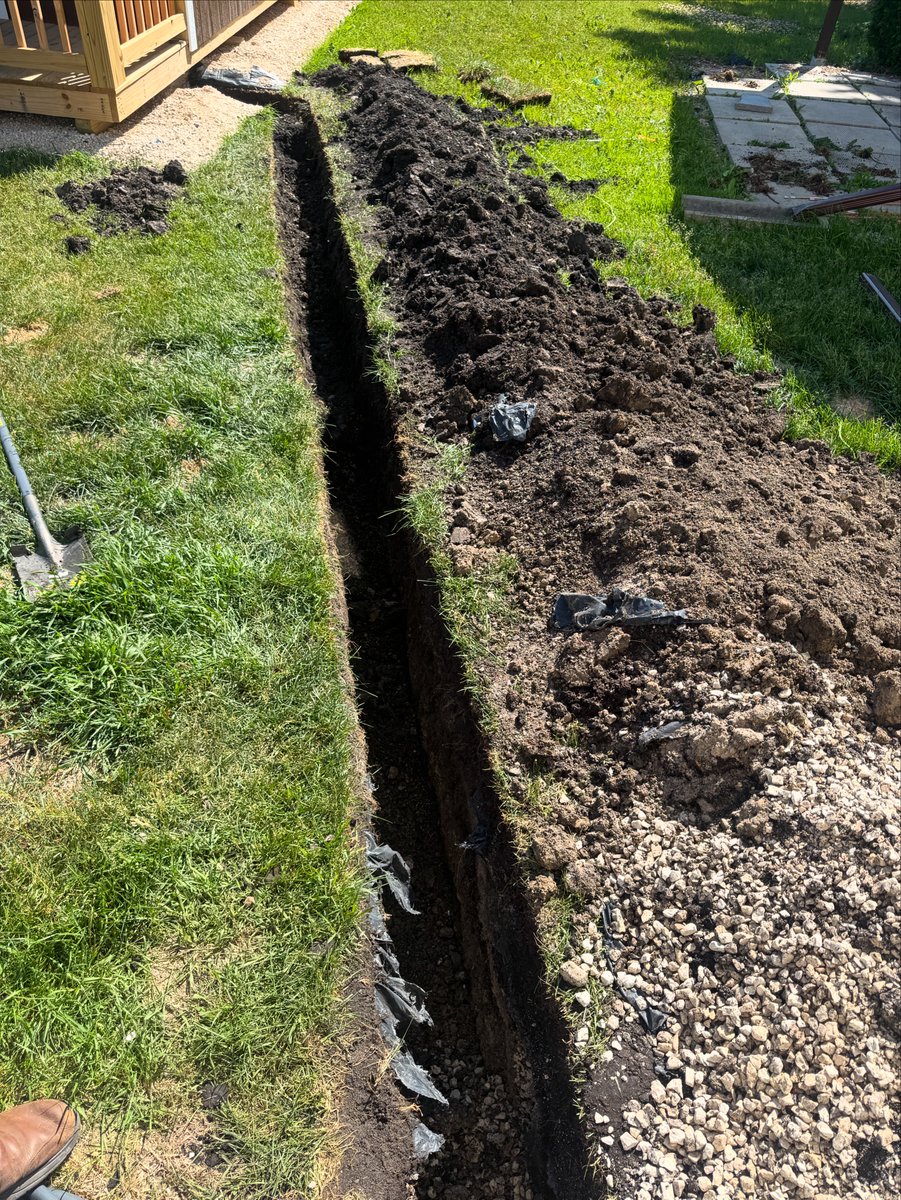 Next step for the studio. 
Electricity 😎 (and Ethernet)
Digging two feet of dirt with a bum knee isn’t as fun as you’d think 🤣