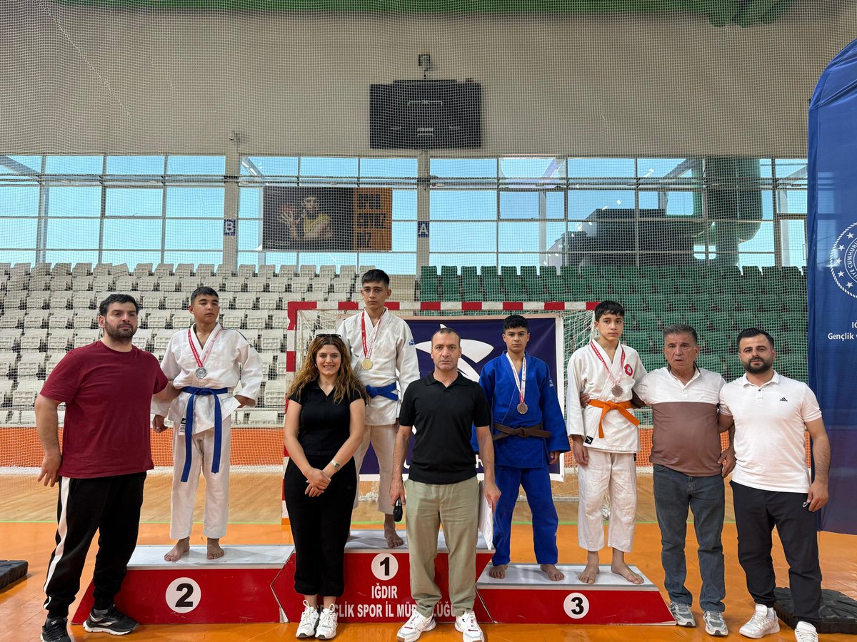28-29 Haziran tarihleri arasında ilimizde düzenlenen Anadolu Yıldızlar Ligi (ANALİG) Judo 1. Etap Müsabakalarının ilk günü tamamlandı. İl Müdürümüz Recai Şahin, müsabakaları yerinde takip etti.

📌 İlk gün sonunda dereceye giren sporcularımız: ⤵️