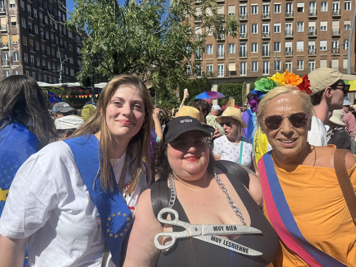 Malgré les menaces et les interdits, des milliers de Hongrois·es et d’Européen·nes ont marché à Budapest pour défier les lois LGBTphobes d’Orbán.

Personne ne peut interdire nos libertés. Vive la démocratie, l’Etat de droit et l’égalité des droits en Hongrie et dans toute