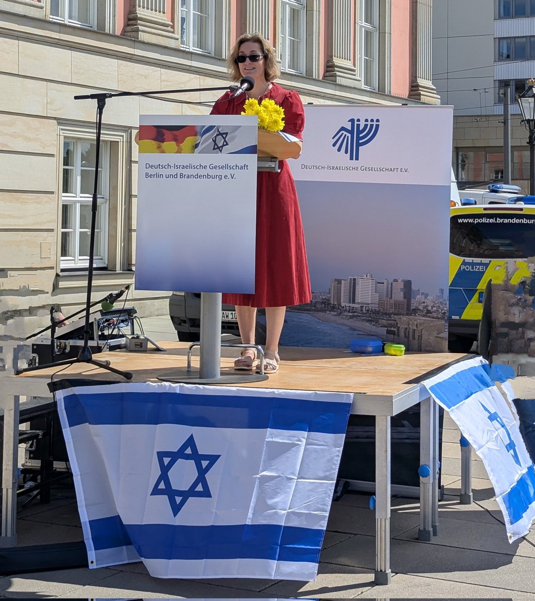 Wolfram Kühnemuth (@denkvorbote) on Twitter photo In #Potsdam wurde für #Solidarität mit #Israel demonstriert. <a href="/PreislerKa/">Karoline Preisler</a>, <a href="/Volker_Beck/">Volker Beck 🐋 🇺🇦🇮🇱🎗️</a>, <a href="/LindaTeuteberg/">Linda Teuteberg</a> u.a. fanden notwendig klare Worte. Dass 🇩🇪 nicht klar gegen #Antisemitismus und für den jüdischen Staat 🇮🇱 kämpft, war und ist bis heute eine Schande.
#IStandWithIsrael In #Potsdam wurde für #Solidarität mit #Israel demonstriert. <a href="/PreislerKa/">Karoline Preisler</a>, <a href="/Volker_Beck/">Volker Beck 🐋 🇺🇦🇮🇱🎗️</a>, <a href="/LindaTeuteberg/">Linda Teuteberg</a> u.a. fanden notwendig klare Worte. Dass 🇩🇪 nicht klar gegen #Antisemitismus und für den jüdischen Staat 🇮🇱 kämpft, war und ist bis heute eine Schande.
#IStandWithIsrael