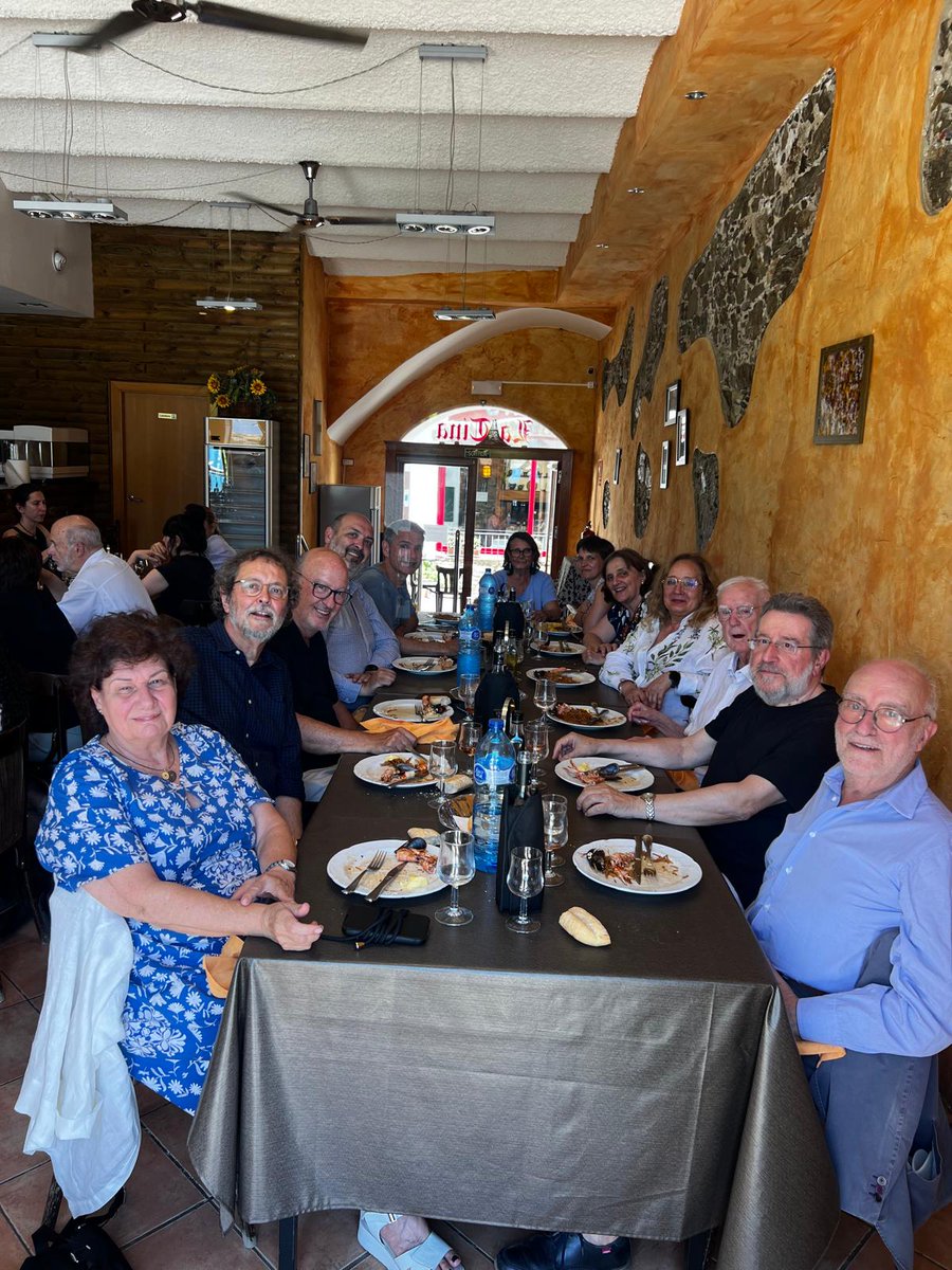 costalluis's tweet image. El dinar de la Jornada “Periodisme i Exili” organitzada per @CatedraHNadal ha representat un immillorable moment per generar projectes i compartir idees. @elportdelaselva, @revistesAPPEC @univgirona, @UdGCSocial
