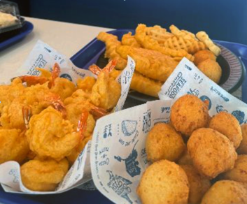 longjohnsilvers's tweet photo. Arrr ye ready to feast? The finest fried bounty awaits! 🍤💙 #LongJohnSilvers #VisitLJS #Shrimp https://t.co/56MVgaBYB5