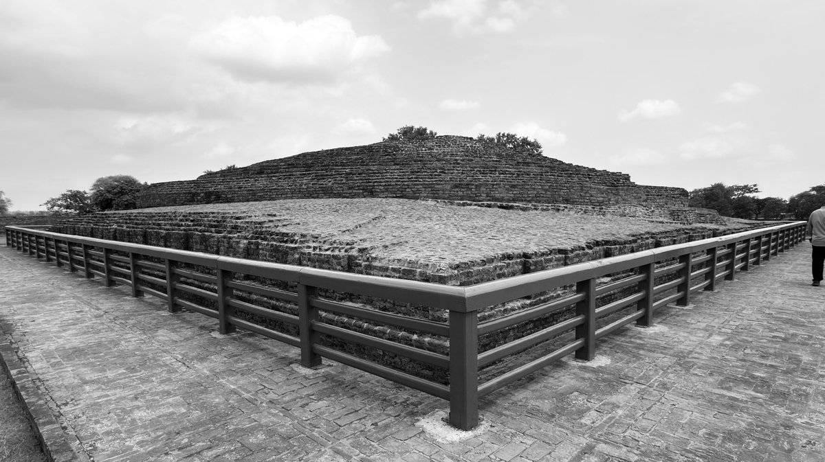 builthistories's tweet image. Twin Buddhist sites of Piprahwa, and Ganwaria, 6th Cen BCE onwards, Dist. Siddharthnagar, UP, India. Both these sites, protected by ASI have remains of a stupa (Piprahwā), from where the casket containing a portion of ashes of Lord Buddha were discovered) and several viharas.…