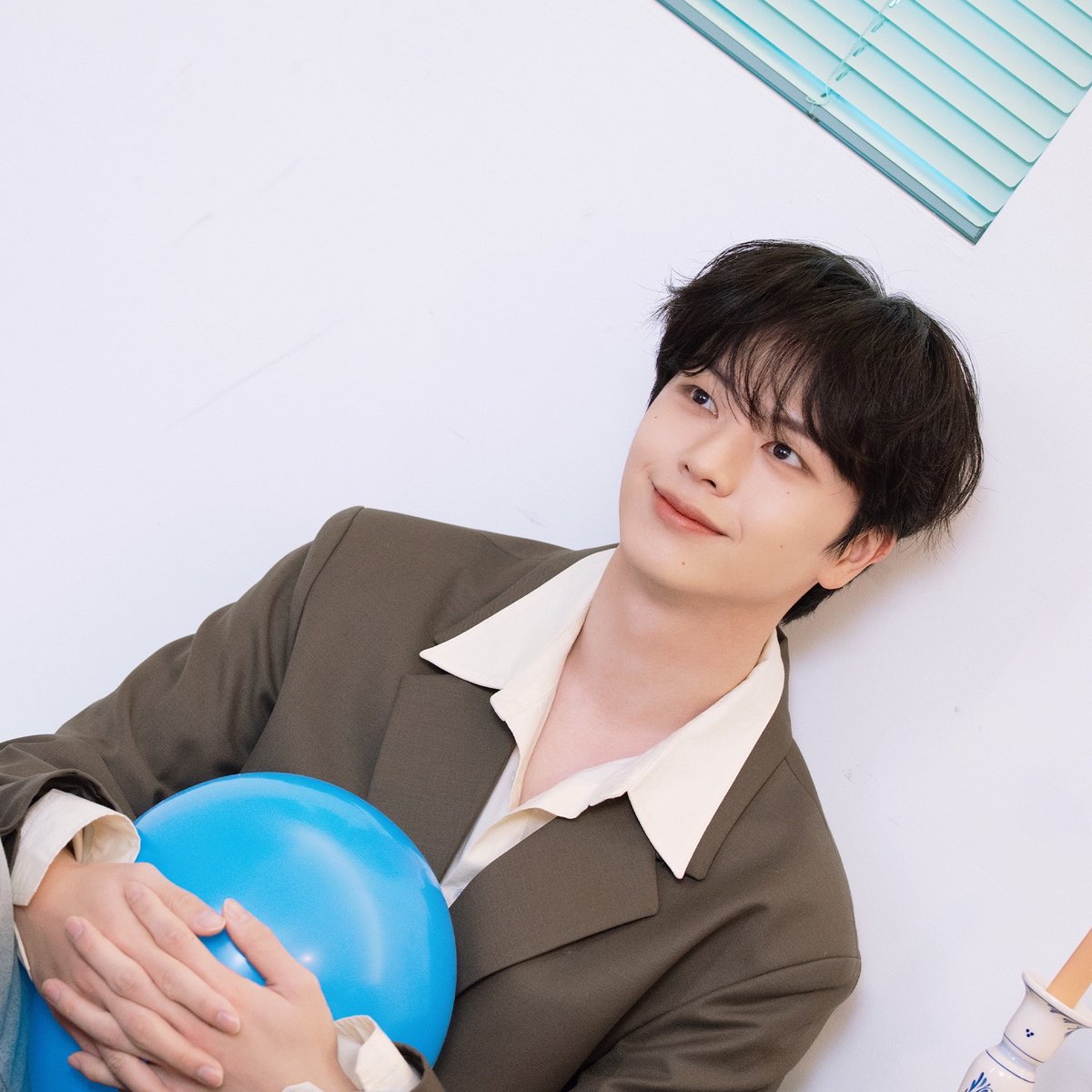 큰일낫다 이제 저에게 육성재는 다소 투슬리스로 보입니다

육성재 투슬리스