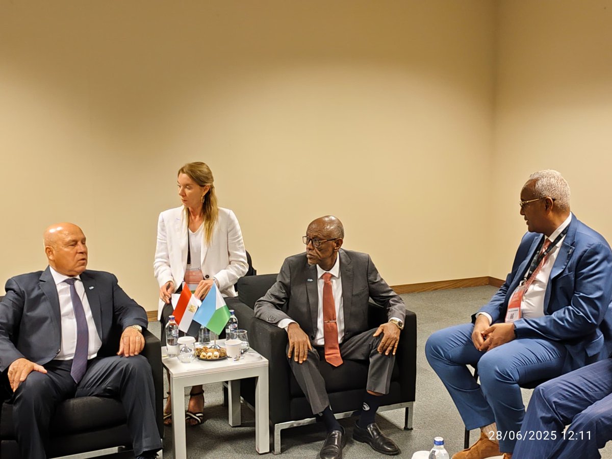 dpfza's tweet image. Chairman attended a bilateral meeting between H.E. Mr. Hassan Houmed Ibrahim, Minister of Infrastructure and Equipment of Djibouti, and his Egyptian counterpart, H.E. Eng. Kamel El Wazir, Deputy Prime Minister for Industrial Development and Minister of Industry and Transport of…