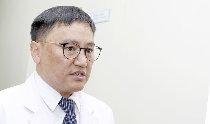 Эрүүл мэндийн сайд Ж.Чинбүрэн: Хүүхдээ Вакцин хийлгэхгүй бол сургууль, цэцэрлэгт суулгахгүй...