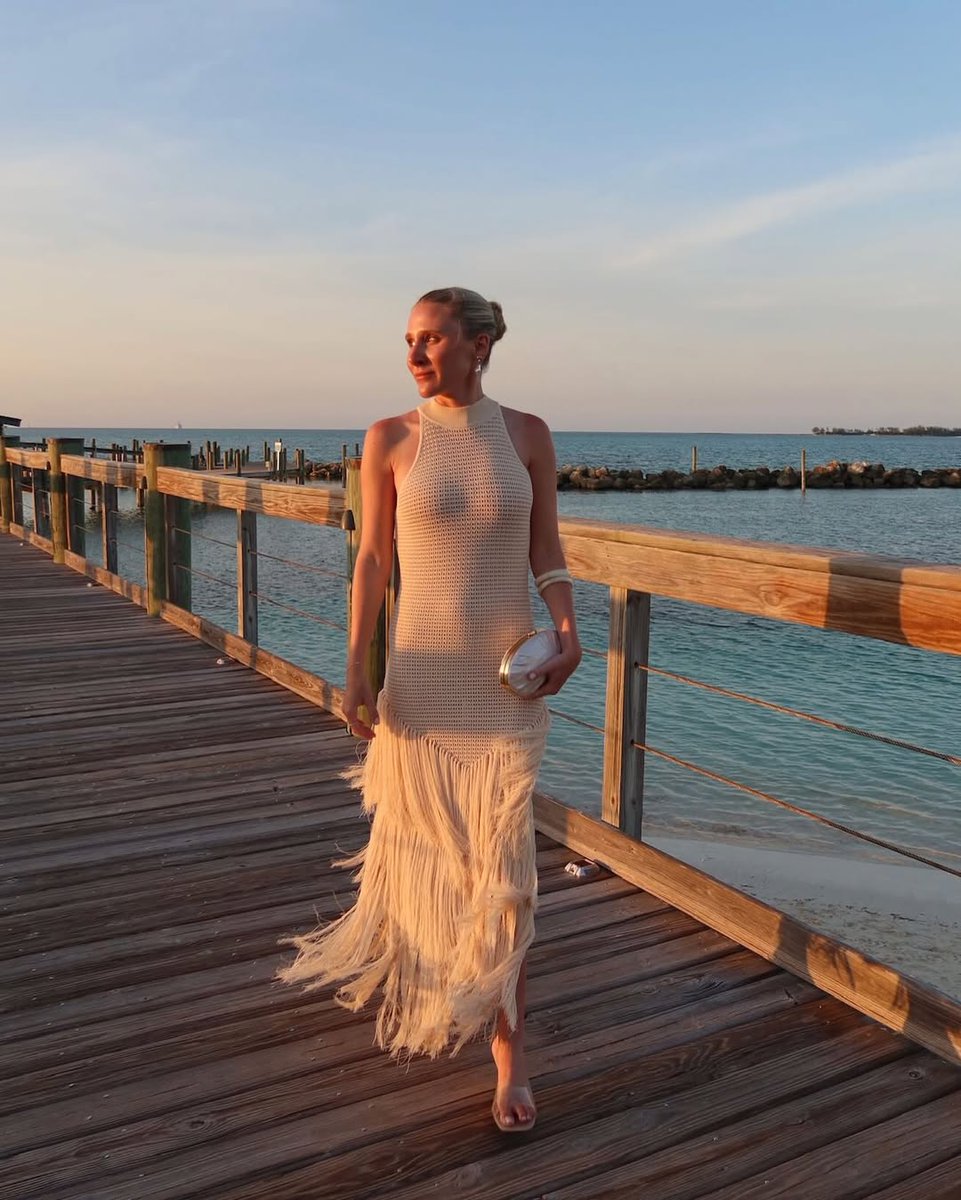 Golden hour reflections, pier-side peace.
📸 @kyla_niccole

Plan your escape: bit.ly/3HoCtXR