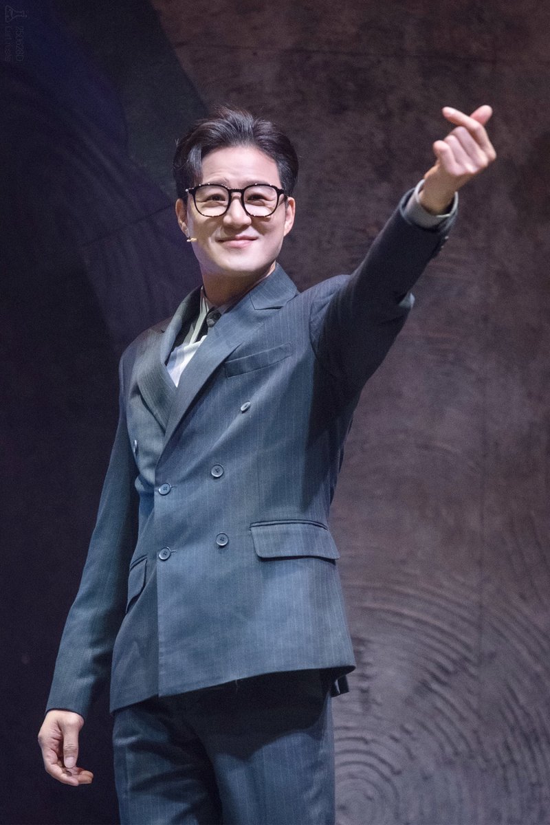 250628 낮 뮤지컬 라흐헤스트 안양 커튼콜

환기 役 #김종구

(ˊᗜˋ)🫰🏻