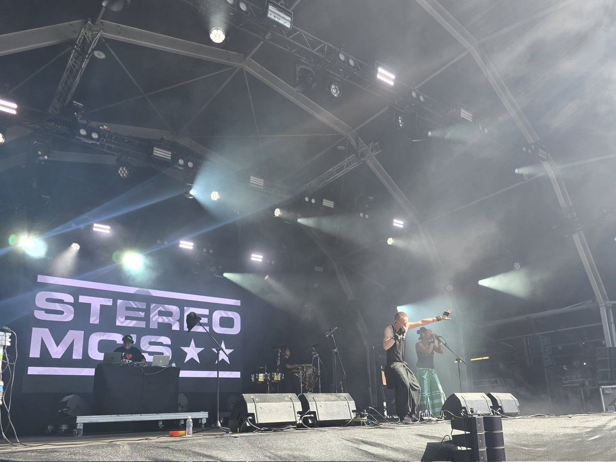 Steppin' it up and getting Connected with <a href="/StereoMcs_Rob_b/">stereomcs</a> at the Deep Down and Dirty <a href="/Bristol_Sounds/">Bristol Sounds</a>! It's a glorious hot sunny day, blissoutdontmissout!
