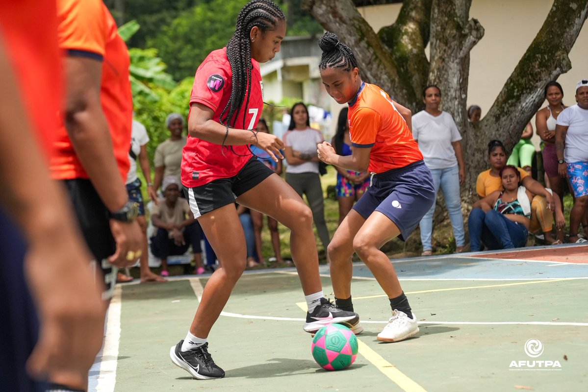 AFUTPA's tweet image. Retratos del convivió realizado junto a las jugadoras de la selección femenina de fútbol de Panamá 🇵🇦 y las privadas de libertad en el Centro Femenino de Rehabilitación. El convivió se caracterizó por una energía de solidaridad y alegría, donde las chicas de la selección le…