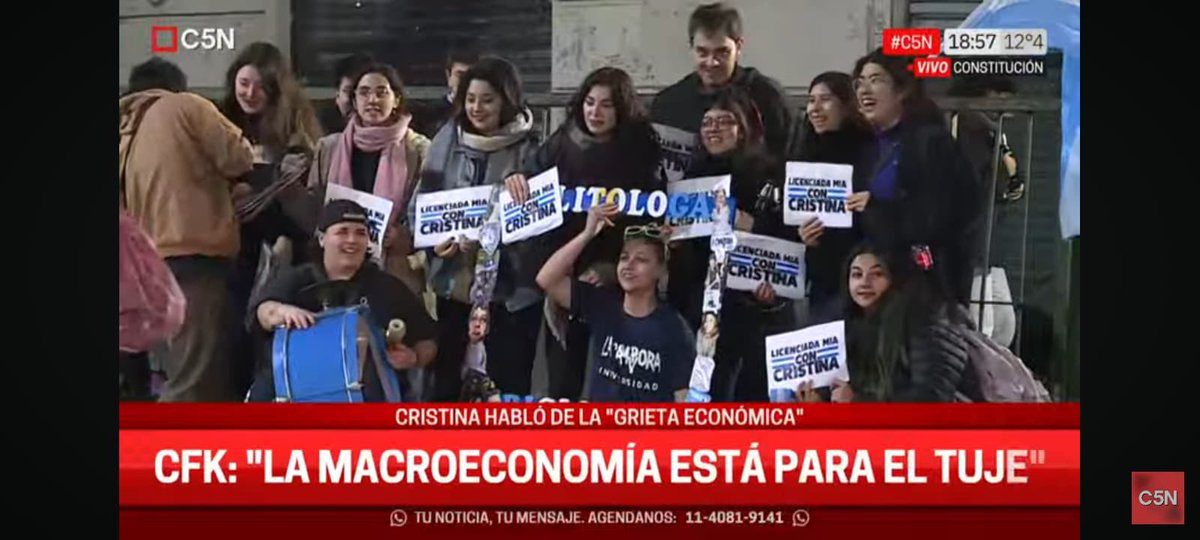 natiaraka's tweet photo. Nos seguimos recibiendo, esta vez con cobertura de C5N. 

Y sí, como dice Cristina, la macro está para el tuje. https://t.co/ifZoSGYmaC