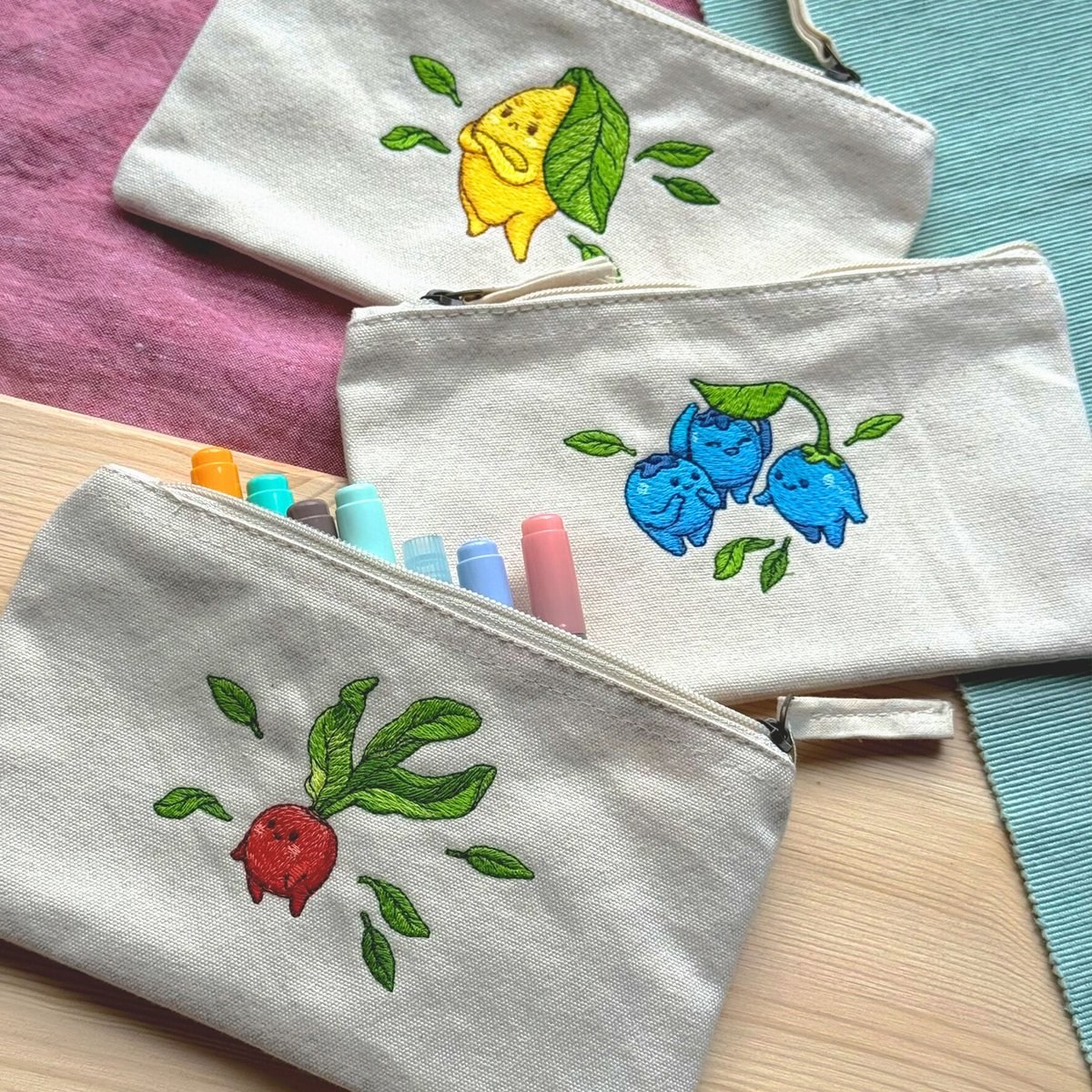 andthegrunlings's tweet image. Grunling pencil case ✨ Which one would you take with you and your pens? More options available on my website :)
Organic, fair trade and vegan #illustration #productdesign #embroidery #machineembroidery #cuteart