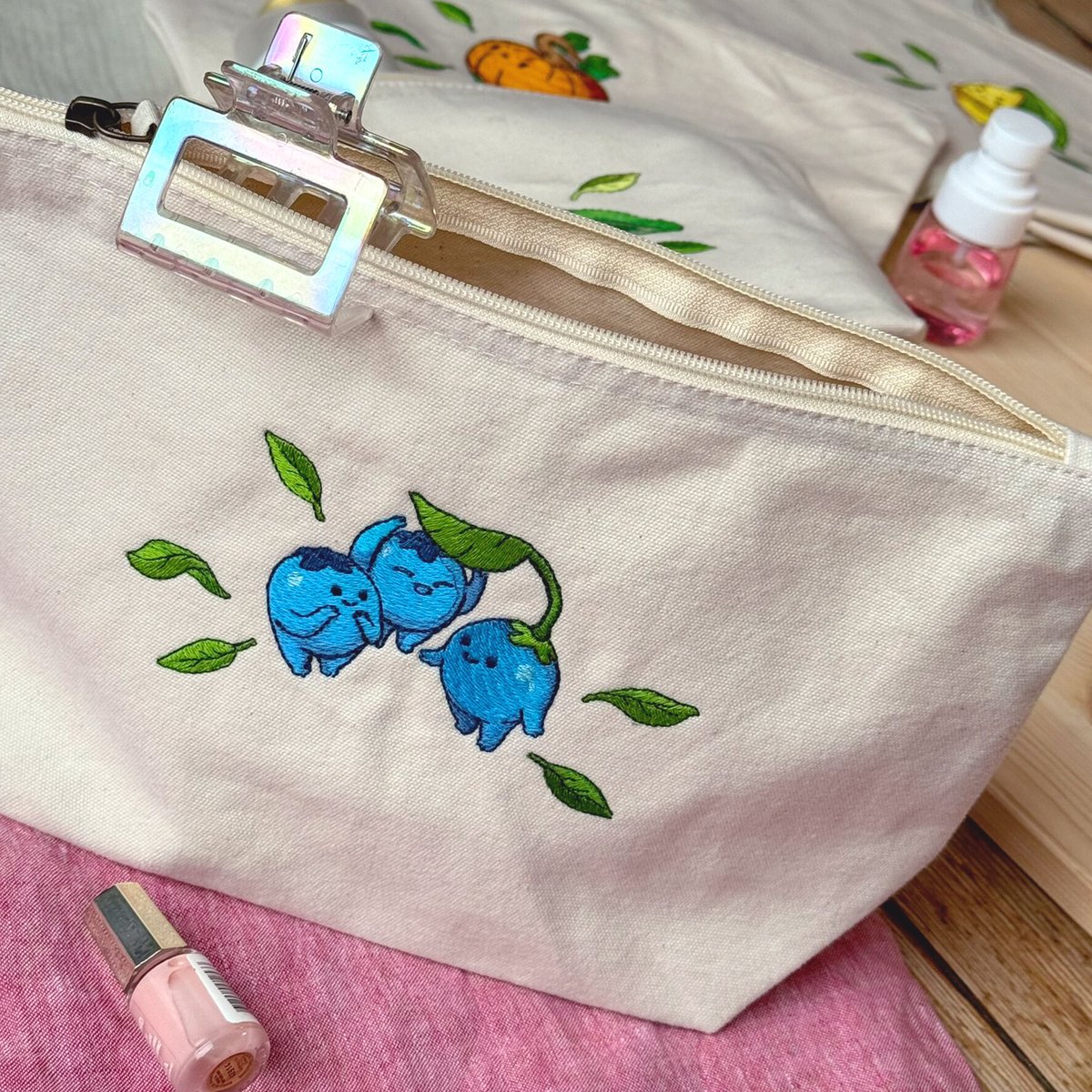 andthegrunlings's tweet image. Embroidered wash bag - not only for your hygiene products ;) fair and organic materials #embroidery #grunling #cuteart #illustration #artproduct