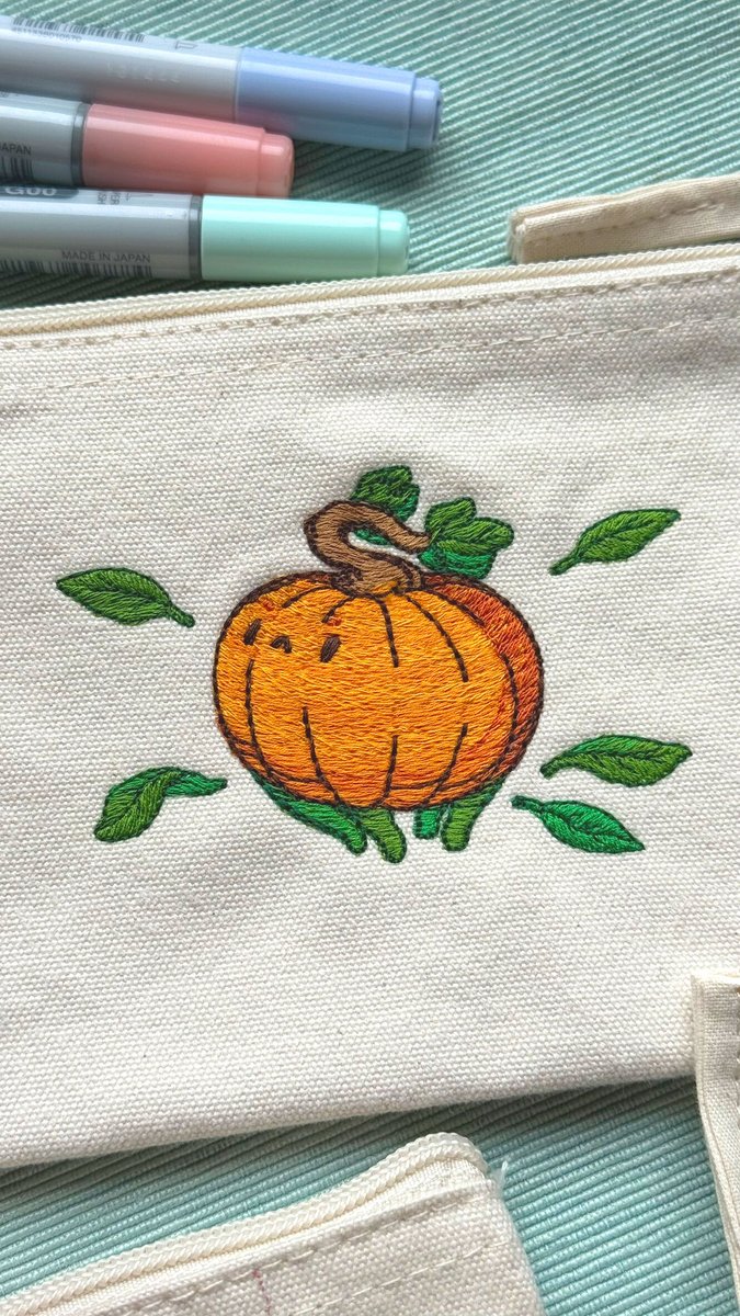 andthegrunlings's tweet image. Grunling pencil case ✨ Which one would you take with you and your pens? More options available on my website :)
Organic, fair trade and vegan #illustration #productdesign #embroidery #machineembroidery #cuteart