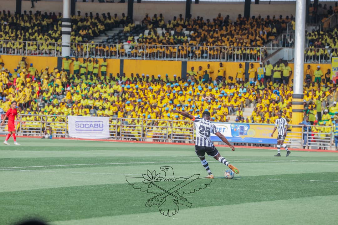 manariyoVia's tweet photo. 🏆 Ils l’ont fait . Félicitations à Aigle Noir The Fighters pour leur victoire éclatante (3-0) face à The Cong Viettel 🇻🇳 en finale de la Coupe Nkurunziza .
Le #Burundi brille encore grâce à vous . Félicitations à la Fondation Pax Burundi
#NPPCS #AigleNoir @nkurunzizaherm2 https://t.co/j5ES1w1nTB