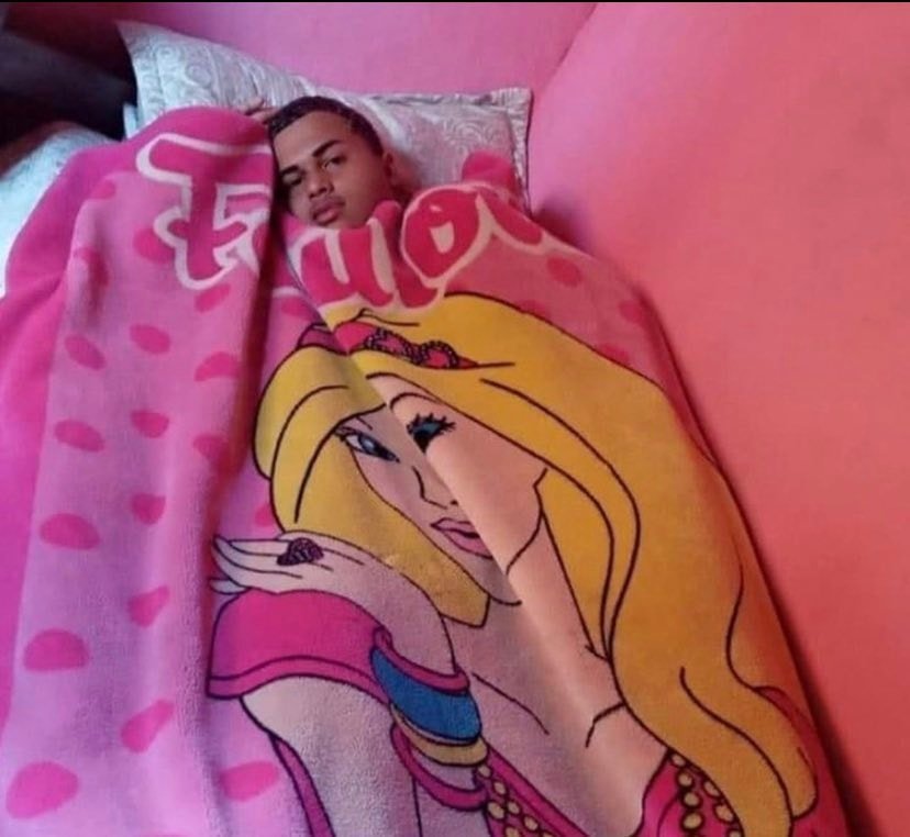 m_malisani's tweet photo. una alumnita el otro día me dijo
"teacher vos tenes pinta de que los findes salis de fiesta" ajjsjsjajajskakaka si supiera que soy este un sábado a las 10:30 https://t.co/zDY5rvRZrw