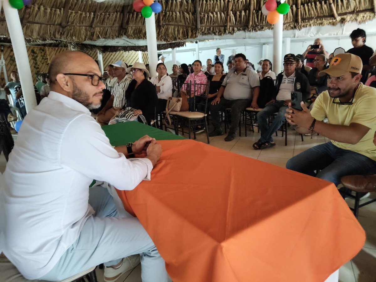 #AHORA
Líderes y amigos de los dirigentes del #PactoHistorico en Córdoba, trazan líneas de trabajo para la conformación de la lista a Cámara en esta sección del país.
Vamos con el pueblo al servicio del pueblo!