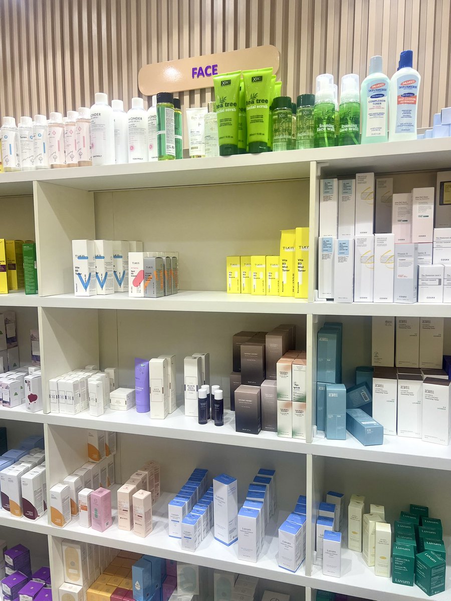 Nekie_neka's tweet photo. My wallet is empty but my bag &amp; my heart are both full, cause my glow is about to be upgraded, thanks to @buybetterng 

Their new store is gorgeous and I had so much fun shopping, eating and drinking with my fellow skincare lovers. 

I even got free gifts and free skin analysis🥳 https://t.co/Lnu390921U