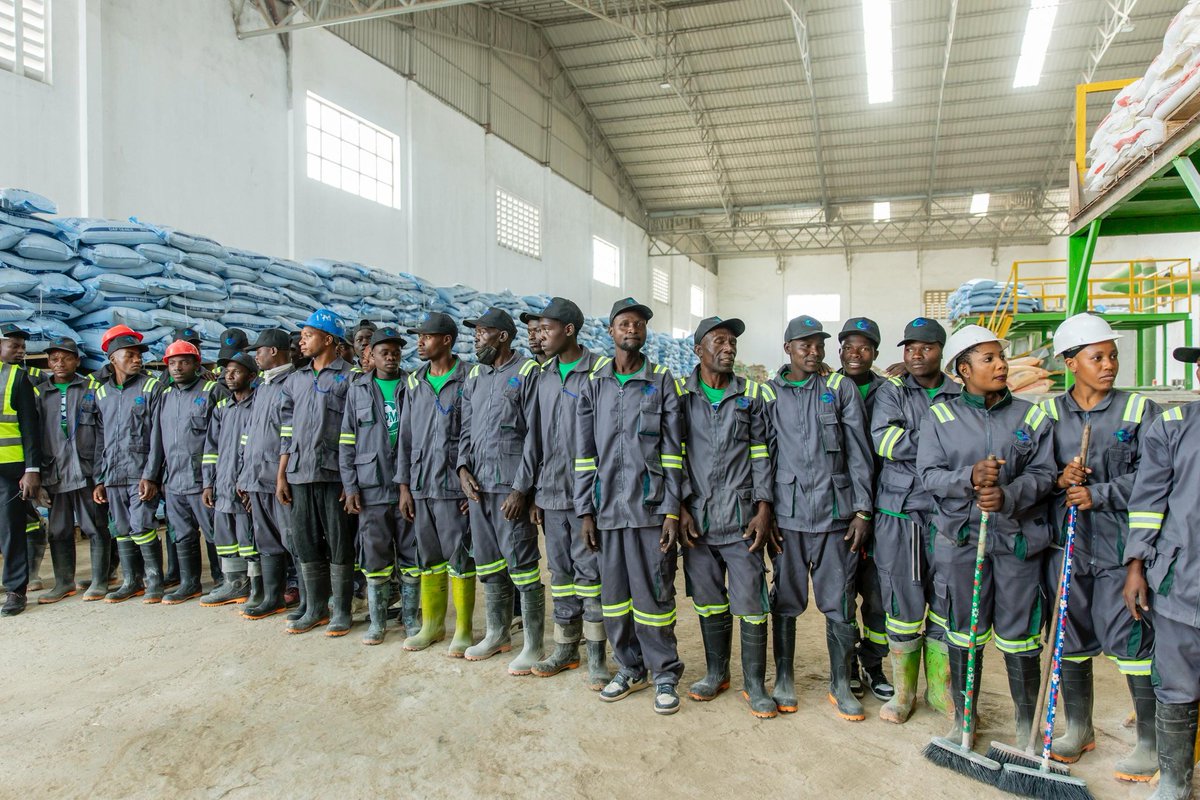 Kazi kubwa tuliyoifanya kwa miaka minne ya kuboresha sera, sheria na kuvutia uwekezaji nchini imeendelea kuleta matokeo chanya ambapo leo nimeungana na kaka yangu, Rais wa Jamhuri ya Burundi, Mheshimiwa Évariste Ndayishimiye katika uzinduzi wa kiwanda cha kuzalisha mbolea,
