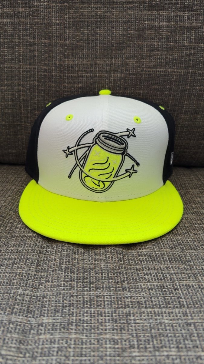 EarnedFunAvg's tweet image. The hats we wore during our questions episode. Johnny had the @ABIFlyingBison hat and Eric had the tri-tone @ColaFireflies mason jar hat.