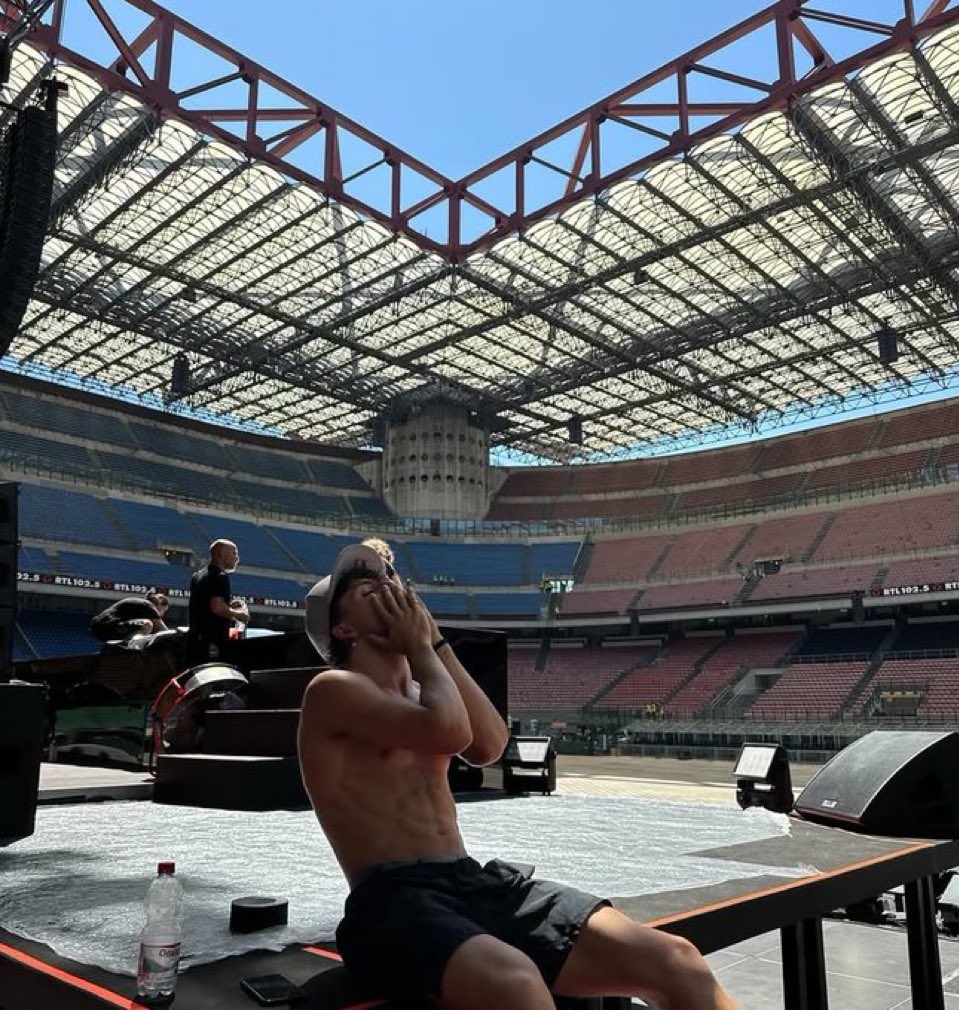 puntinirossi's tweet photo. "sogna ragazzo sogna"

non potrei essere più fiera di lui.❤️‍🩹 https://t.co/viLoRa58Lc