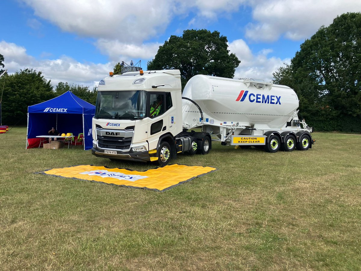 All set up for the Fareham youth partnership Community fun day in Rugby with the <a href="/CEMEX_UK/">CEMEX UK</a> <a href="/DAFTrucksUK/">DAF Trucks UK 🇬🇧</a> XD tractor unit and our new light weight @Feldbinder powder tank, talking #roadsaftey with the local community with help from Kate and Louise from warwickshire safer roads