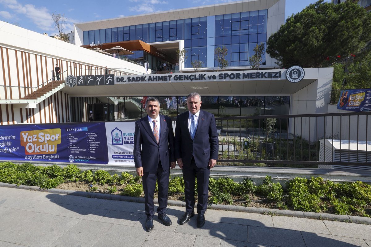 Bursa-Yıldırım📍

Dr. Sadık Ahmet Gençlik ve Spor Merkezi’mizin açılışını gerçekleştirdik.🇹🇷

Şampiyonların yetişeceği; gençlerimize sportif, sosyal ve kültürel imkânlar sunacak bu tesis hayırlı uğurlu olsun.💚