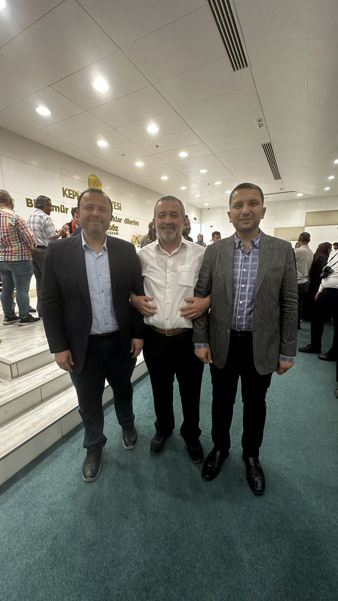 akerimtas's tweet image. Rahmetli babamın dava arkadaşı ve Antalya’mızın kanaat önderlerinden, kıymetli Mehmet Yıldırım Hocamızın evladı Ahmet Hamza ile Müzeyyen Gül kardeşlerimizin nikâh merasimine şahitlik ettik. 

Genç kardeşlerimize dareyn saadeti ve mutluluklar dilerim.